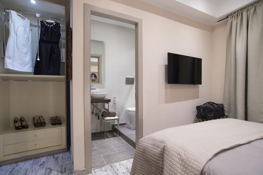 Colonna 18 Apartment by Ghor