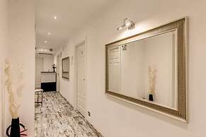 Colonna 18 Apartment by Ghor