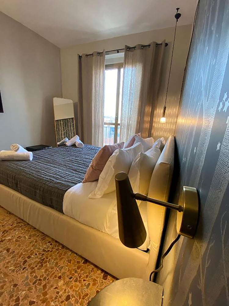 Cavour Urban Rooms - by Ghor
