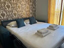 Cavour Urban Rooms - by Ghor
