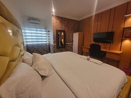 Canada World Hotel