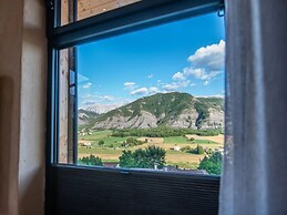 Mountain-view Eco-friendly Cottage