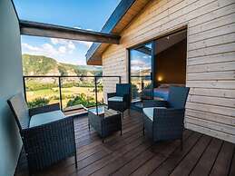 Mountain-view Eco-friendly Cottage