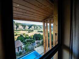 Mountain-view Eco-friendly Cottage