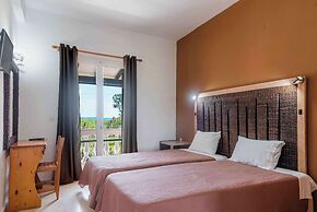 Pink House Socrates Kerkyra Beachside Studio