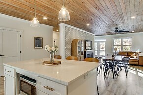 Unplugged Getaway on Lake Secession! Home w/ Dock