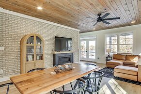 Unplugged Getaway on Lake Secession! Home w/ Dock