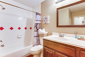 Explore Houston & Beyond! Spring Home w/ Backyard