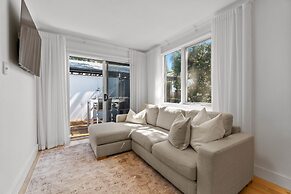Stylish 2-bed Townhouse in Leafy Hyde Park