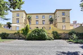 Hotel with swimming pool in Riparbella