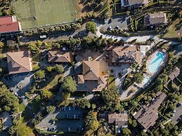 Hotel with swimming pool in Riparbella