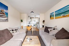 2 Bed Flat - Sleeps 4 - Pets - Parking - Garden
