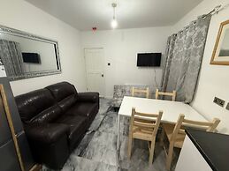 Modern 2 Bed Flat - Ideal for Families