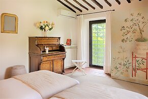 Exclusive Villa & Winery for 4 Persons