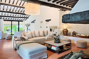 Exclusive Villa & Winery for 4 Persons