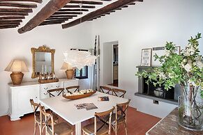Exclusive Villa & Winery for 4 Persons