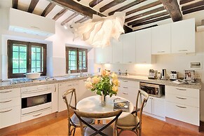 Exclusive Villa & Winery for 4 Persons