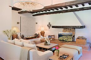 Exclusive Villa & Winery for 4 Persons