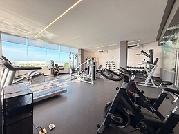 LUX 1 BDR OCEAN VIEW 1 BLOCK TO BEACH