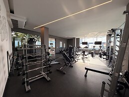 LUX 1 BDR OCEAN VIEW 1 BLOCK TO BEACH