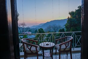 The Pine Oak Resort