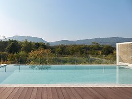 Nimman Private Luxury Pool Villa Resort