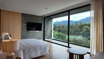 Nimman Private Luxury Pool Villa Resort