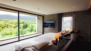 Nimman Private Luxury Pool Villa Resort