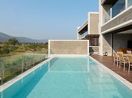 Nimman Private Luxury Pool Villa Resort