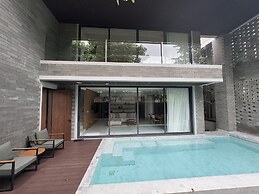 Nimman Private Luxury Pool Villa Resort