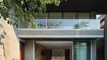 Nimman Private Luxury Pool Villa Resort