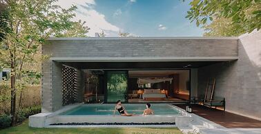 Nimman Private Luxury Pool Villa Resort