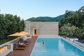 Nimman Private Luxury Pool Villa Resort