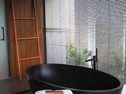 Nimman Private Luxury Pool Villa Resort
