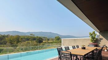 Nimman Private Luxury Pool Villa Resort