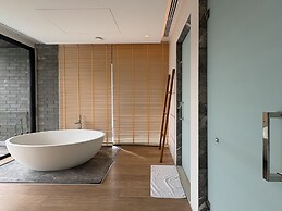 Nimman Private Luxury Pool Villa Resort