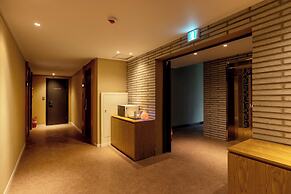 AVENUE S HOTEL