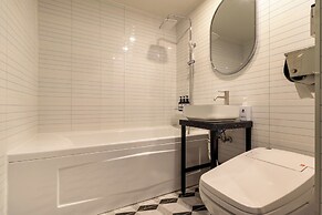 AVENUE S HOTEL