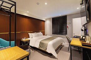 AVENUE S HOTEL