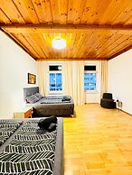 Comfortable 4BR Apt for 12 FAC Platz