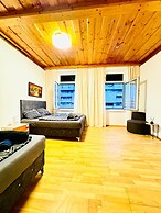 Comfortable 4BR Apt for 12 FAC Platz