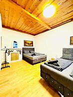 Comfortable 4BR Apt for 12 FAC Platz