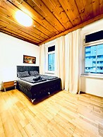 Comfortable 4BR Apt for 12 FAC Platz