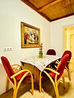 Comfortable 4BR Apt for 12 FAC Platz