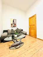 Comfortable 4BR Apt for 12 FAC Platz