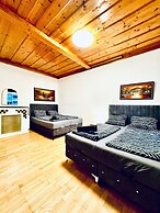 Comfortable 4BR Apt for 12 FAC Platz