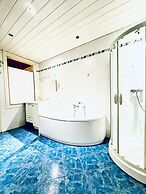 Comfortable 4BR Apt for 12 FAC Platz