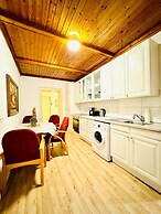 Comfortable 4BR Apt for 12 FAC Platz
