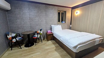 Sky Motel