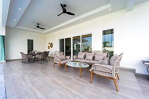 Modern 3 Bedroom Villa AS1